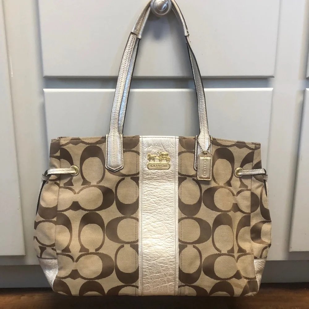 Coach purse - Picture 1 of 4